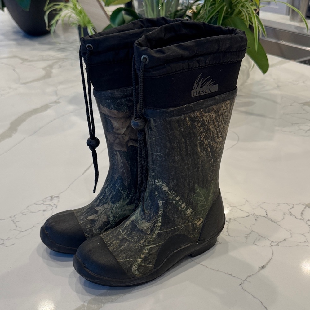Itasca Black and Camouflage Outdoor Boots